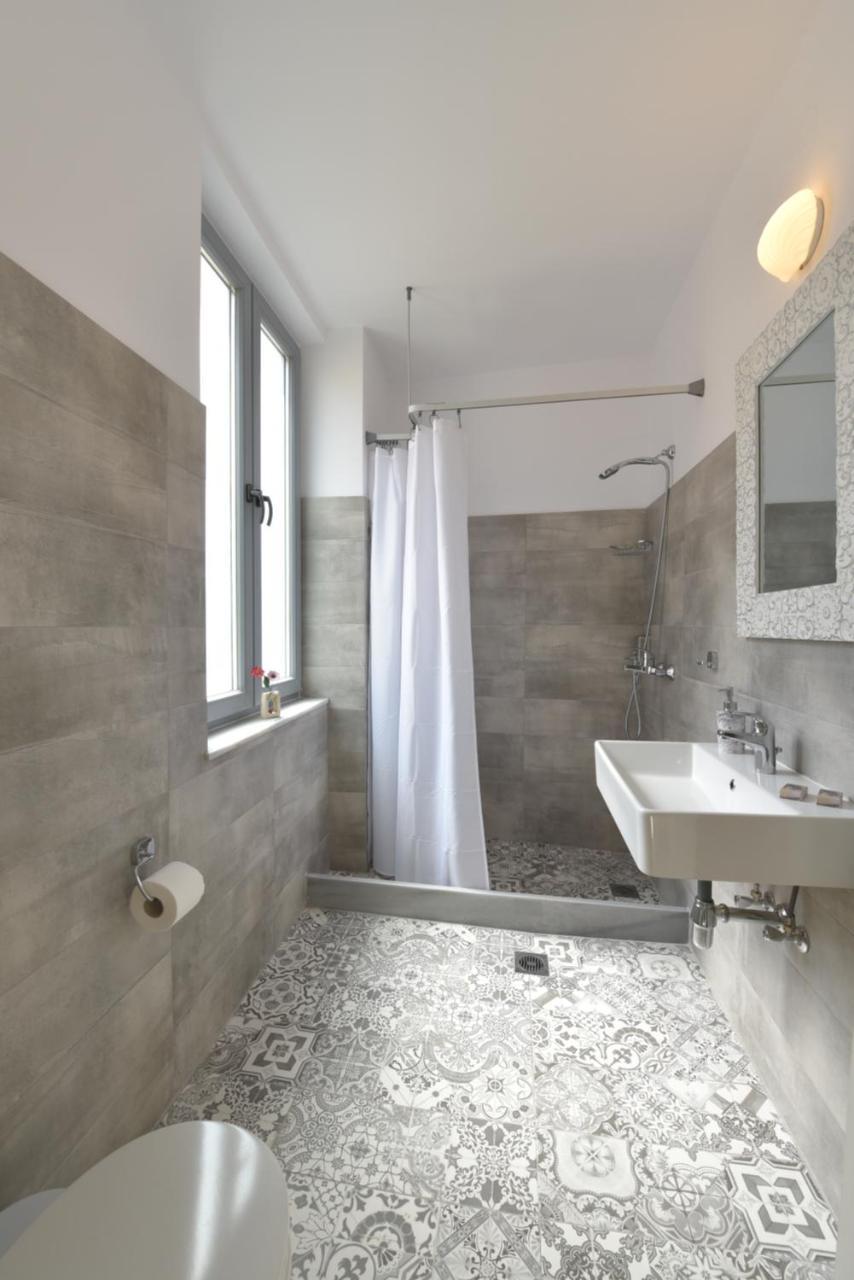 Oisyra Hotel Ermoúpoli Eksteriør bilde
