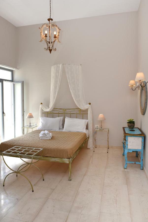 Oisyra Hotel Ermoúpoli Eksteriør bilde