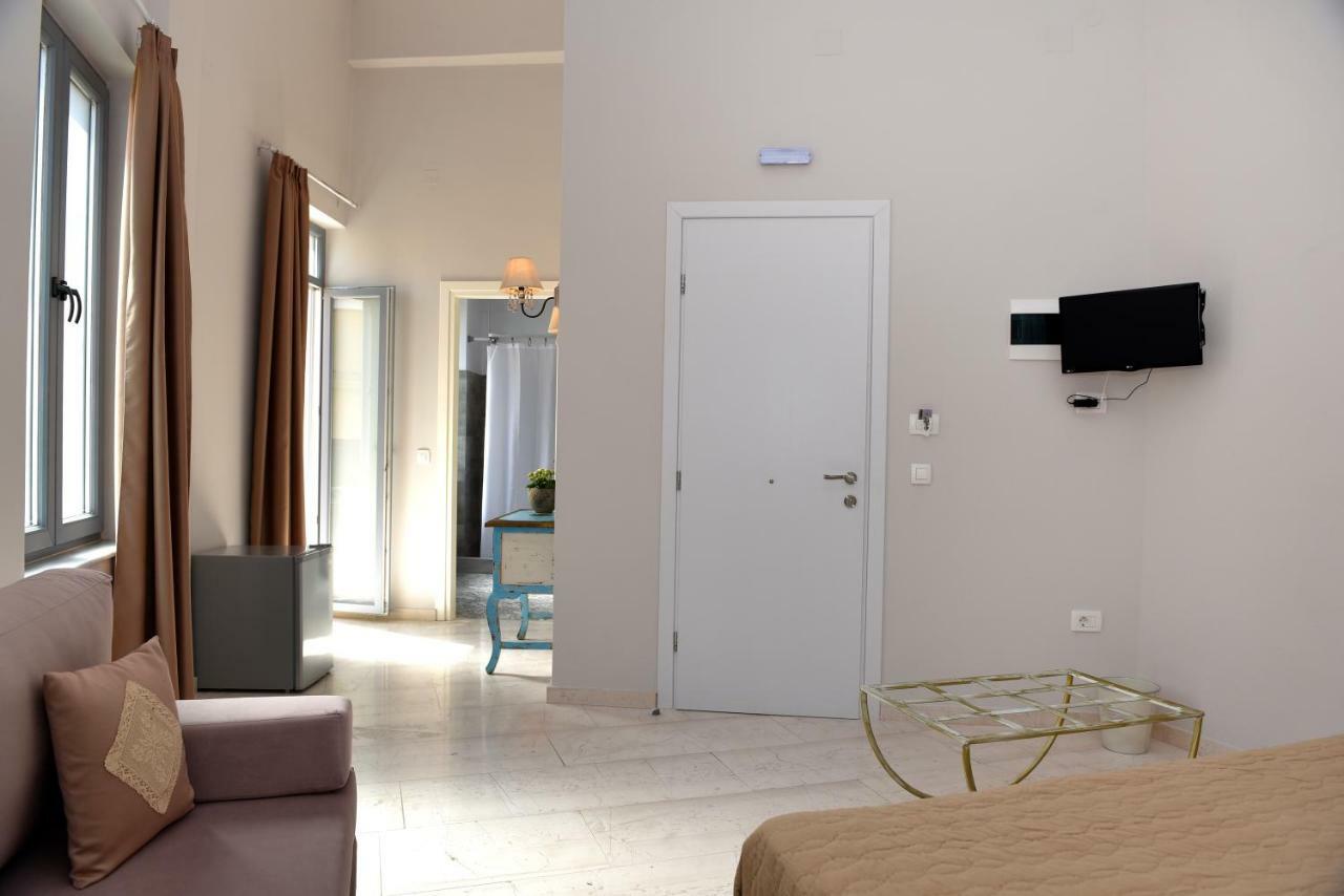 Oisyra Hotel Ermoúpoli Eksteriør bilde